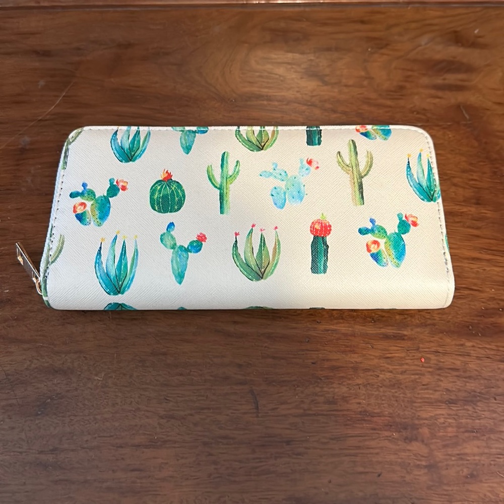 ✨Brand New🌵Cactus Wallet - Picture 1 of 3
